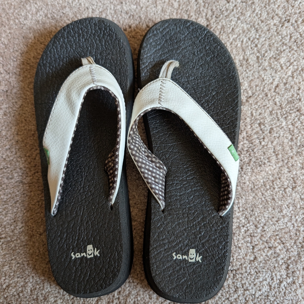 Sanuk Two-Tone Flip Flops